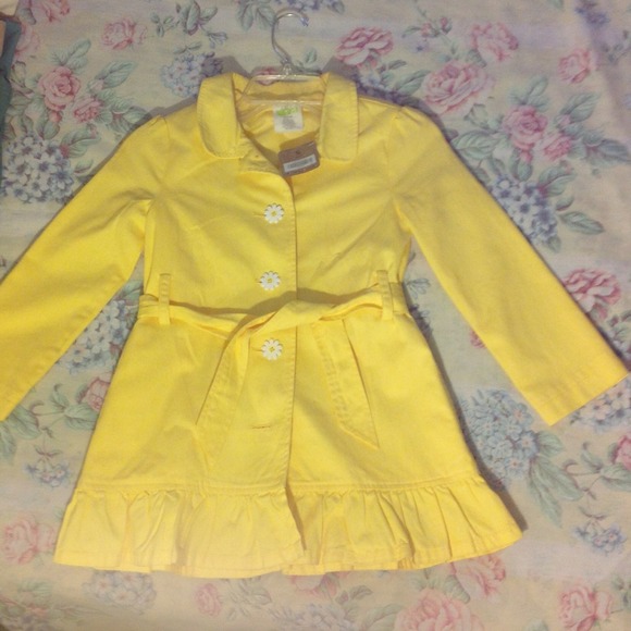 ✨NWT✨ Flower button and Ruffles adorn this coat