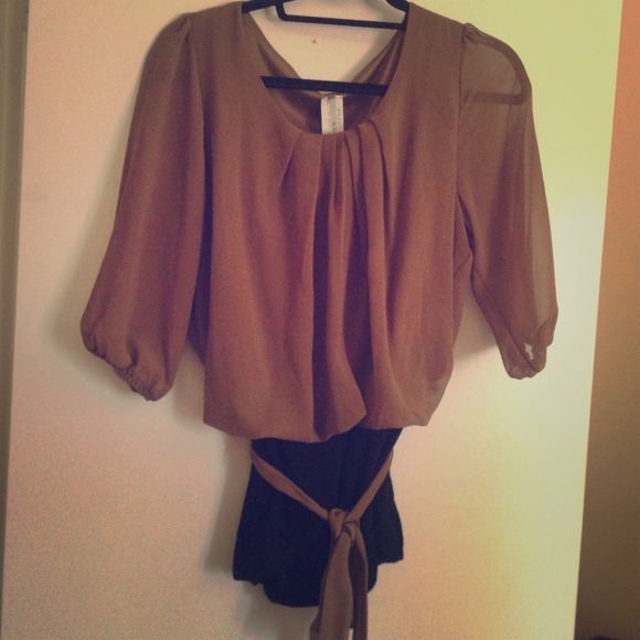 💢💢SOLD💢💢Sheer brown and black top