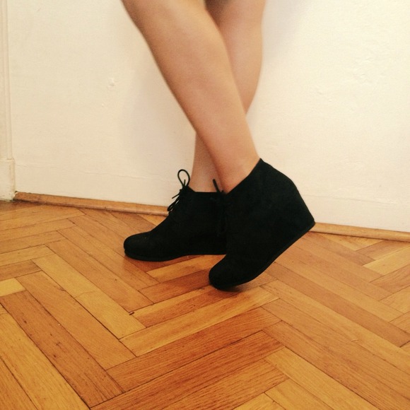 ❌❌❌SOLD ❌❌❌Black bootie heels like new!