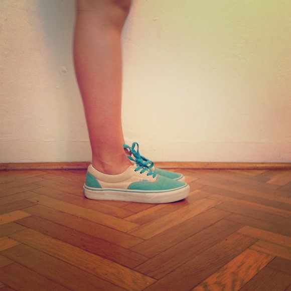 ❌❌❌❌SOLD ❌❌❌❌Teal and white vans