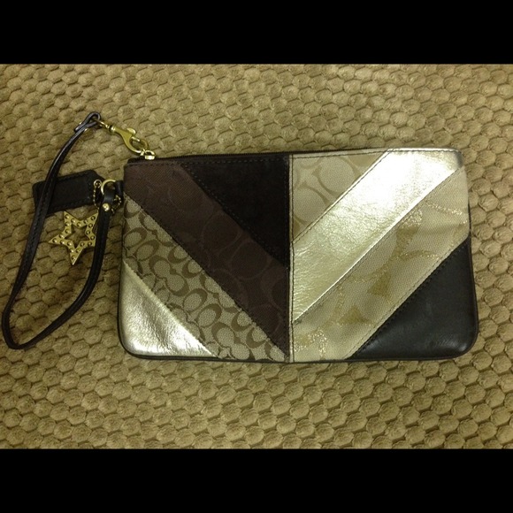 Large Coach Wristlet w/ Inside Pocket