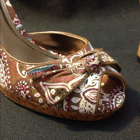 Unlisted By Kenneth Cole peep toe heels