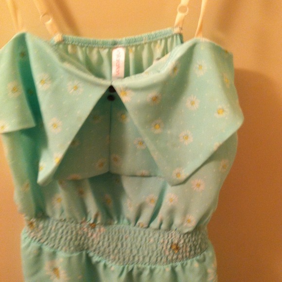 ❌Sold on Vinted❌ Mint daisy dress - Picture 2 of 4