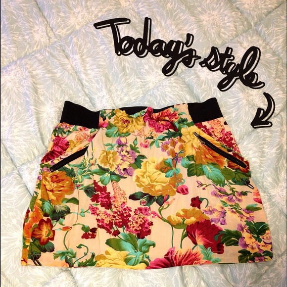 ⚡Reduced price⚡Mini floral skirt