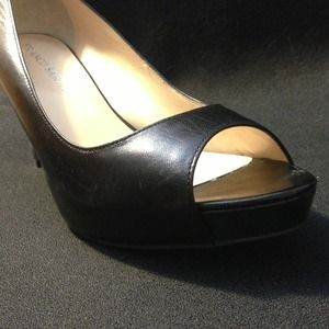 Franco Sarto black pumps with peep toe!