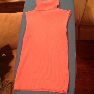 Sleeveless turtle neck