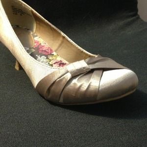 CUTE Jellypop metallic kitten heels