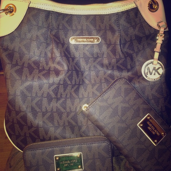 My COLLECTION!!! Michael Kors Shoulder bag!!!