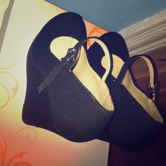 Black ankle-strap wedges