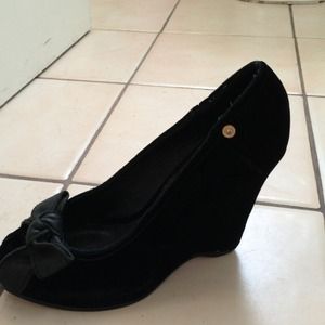 Size 7 1/2 Black Cordoruy wedges with Bow in front