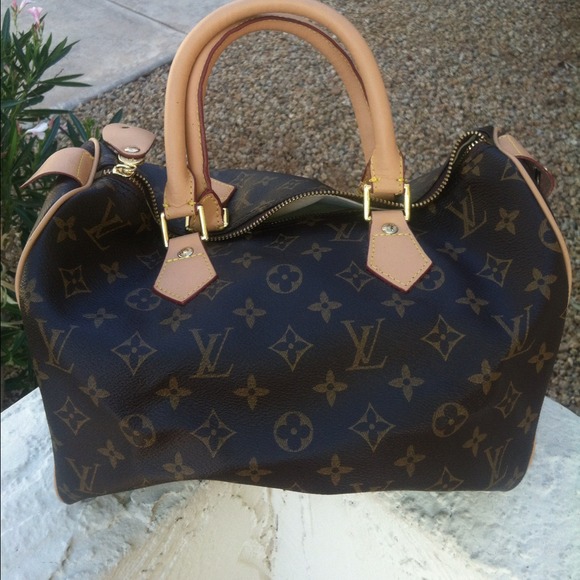 Monogram 25🎀🎀HOLD🎀🎀