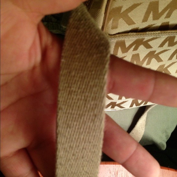 🚫SOLD Additional pics of Michael kors crossbody🚫 - Picture 4 of 4