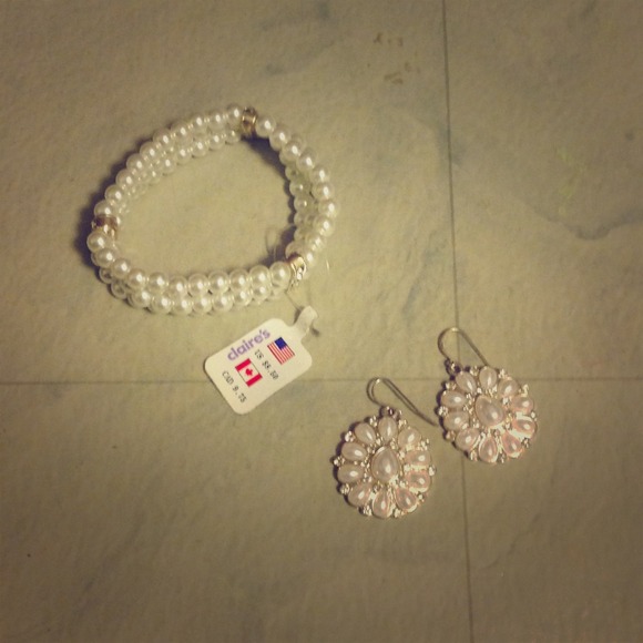 Pearl and rhinestone necklace and ear rings.