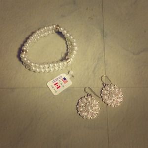 Pearl and rhinestone necklace and ear rings.