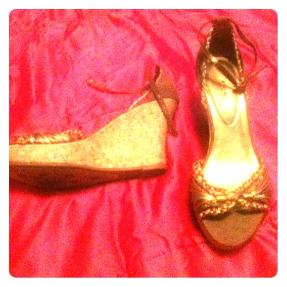 Fioni wedges