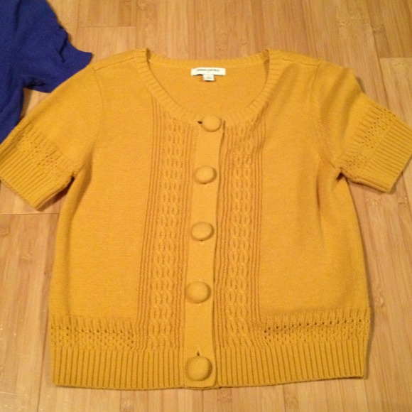 🚫SOLD Banana Republic Shortsleeve Cable cardigan - Picture 2 of 4