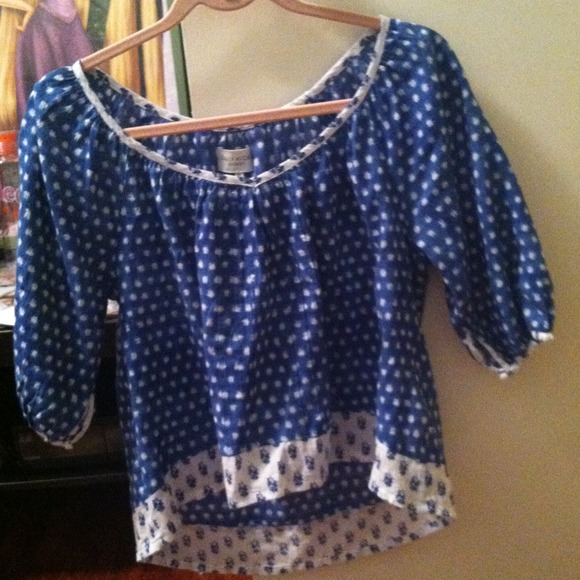 Sold🔴Gilly hicks peasant blouse
