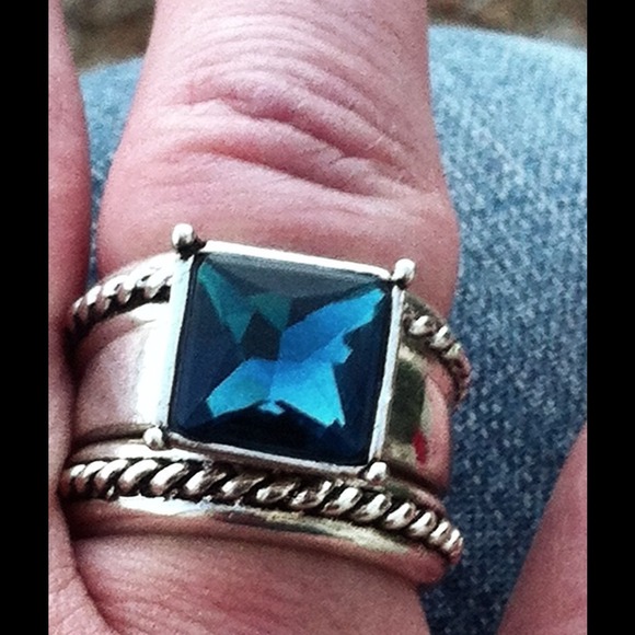 🌀🌀SOLD🌀🌀Beautiful Blue stoned Silver Rings - Picture 2 of 4