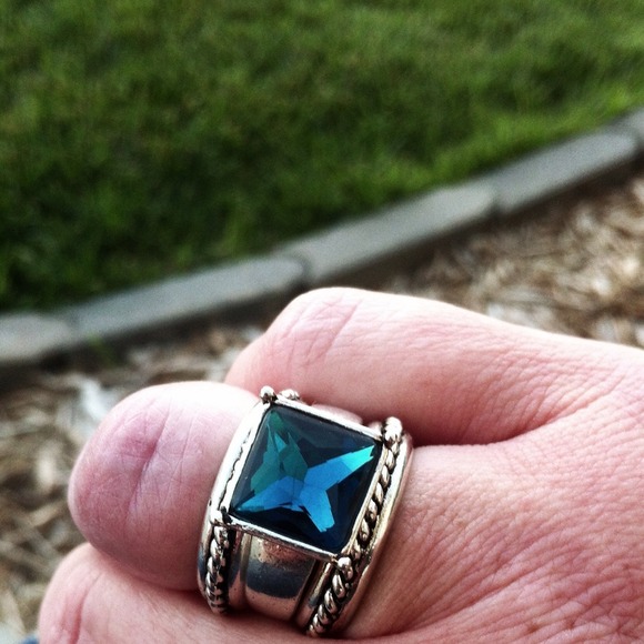 🌀🌀SOLD🌀🌀Beautiful Blue stoned Silver Rings - Picture 4 of 4
