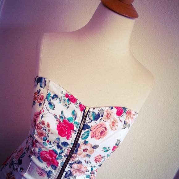 SOLD BLACK FRIDAY SALE Pink Floral Strapless Dress - Picture 2 of 4