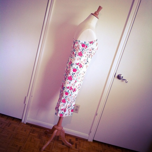 SOLD BLACK FRIDAY SALE Pink Floral Strapless Dress - Picture 3 of 4