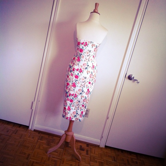 SOLD BLACK FRIDAY SALE Pink Floral Strapless Dress - Picture 4 of 4