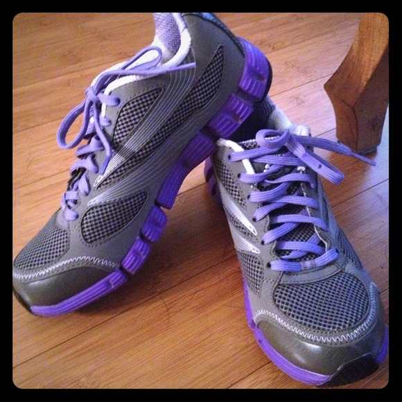 Skechers Shoes - ✨PRICED TO SELL✨ - Sketchers - LIKE NEW🎉