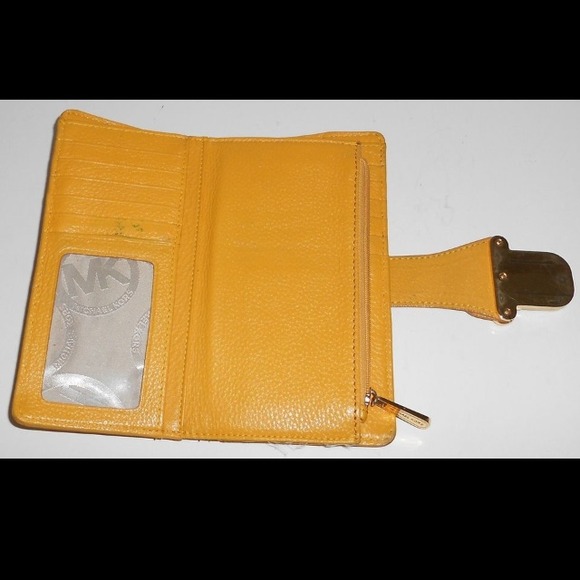 🚫🚫SOLD!!🚫🚫AITHENTIC!!! MK wallet - Picture 2 of 4