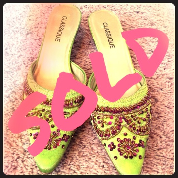‼️SOLD‼️Lime Green & Indian beaded Sm. Heels