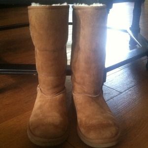 TRADED two pairs of uggs