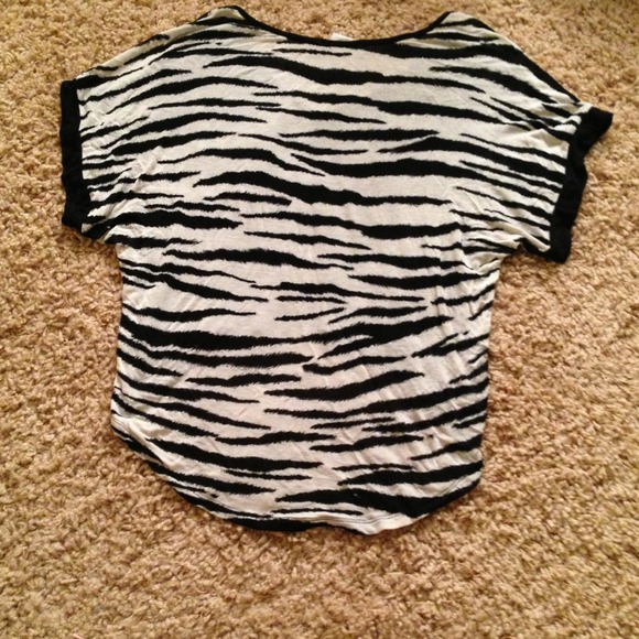 👍Reduced👍Zebra print crop top - Picture 2 of 2