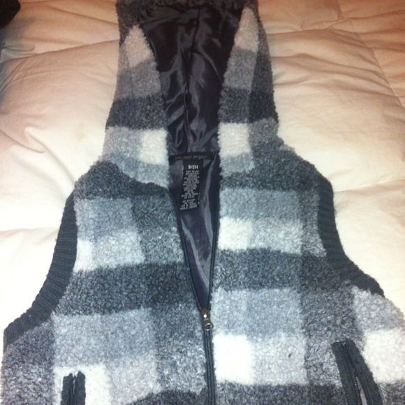 Fuzzy sweater vest - Picture 2 of 2