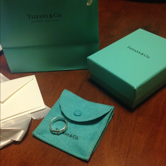 ❌SOLD❌Tiffany & Co .925 SS Nature Rose Ring - Picture 2 of 4