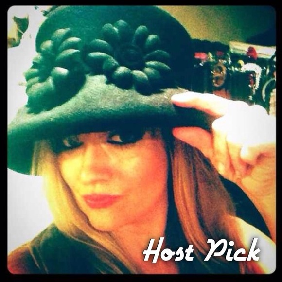 🔱HOST PICK🎉Sweet Little Cloche w/a Big Attitude