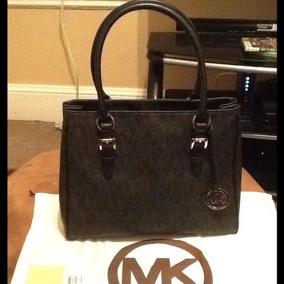 @taylormccookMICHAEL Michael Kors
Jet Set Tote Bag