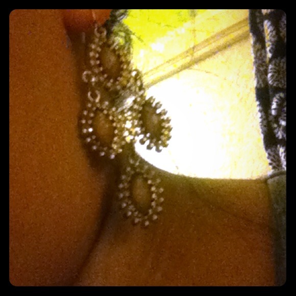 Gold dangle earrings w/cappuccino colored stones