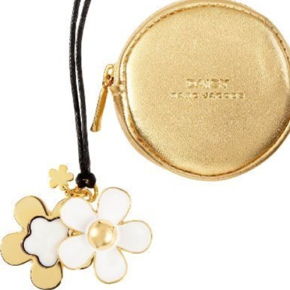 Marc Jacobs Daisy Perfume Solid Necklace