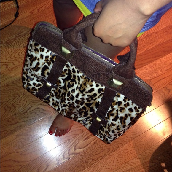 Jessica Simpson Large Handbag! - Picture 2 of 3