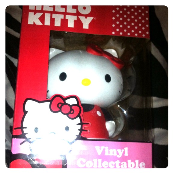 Hello Kitty Collectible! <3 CUTE!!
