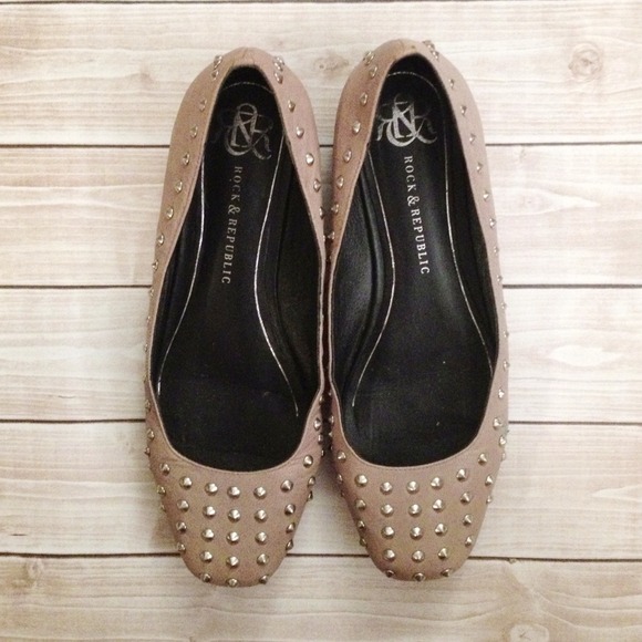 ❌📦 SOLD -- Rock & Republic Studded Flats 7 7.5
