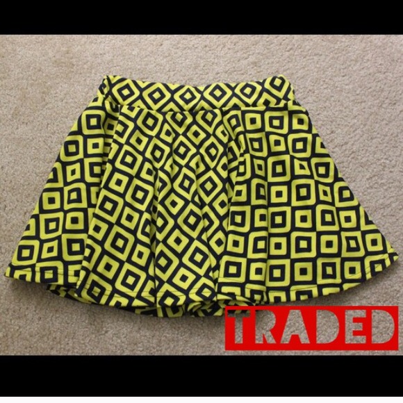 Yellow/ black garterized skirt