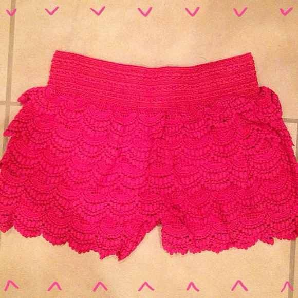 **SOLD in BUNDLE** Crochet Lace Shorts - Picture 3 of 3