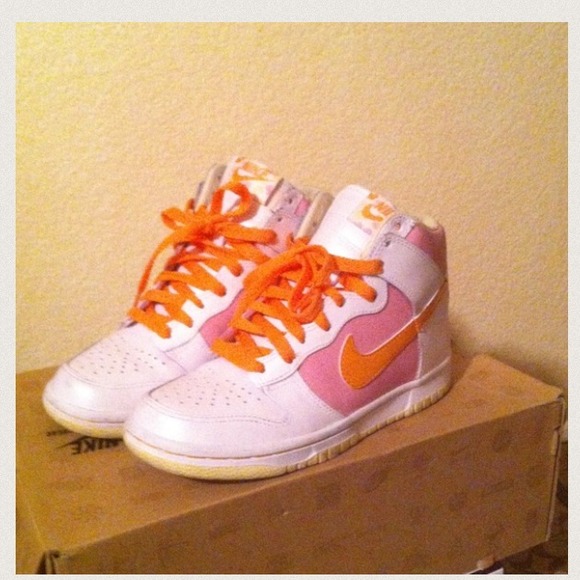 Nike dunks !