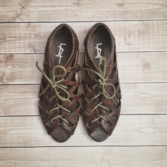 ❌📦 SOLD -- Forever 21 Brown Gladiator Wedges 7