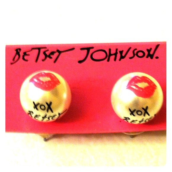 💋BETSEY JOHNSON EARRINGS