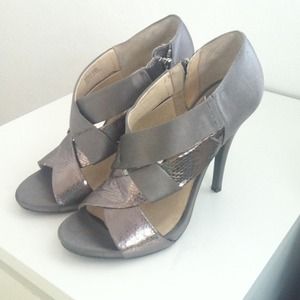 Michael Kors Elena Peep Toe (Gray)