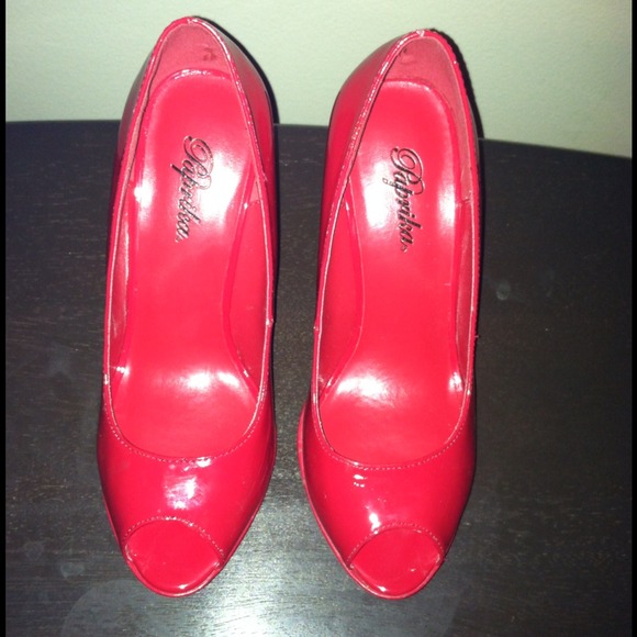 Red heels - Picture 1 of 2