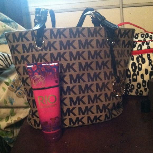 Michael kors tote - Picture 2 of 4