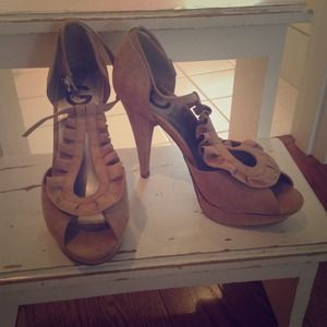 Nude Guess Heels