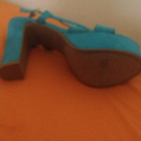 Shoe - Picture 3 of 4
